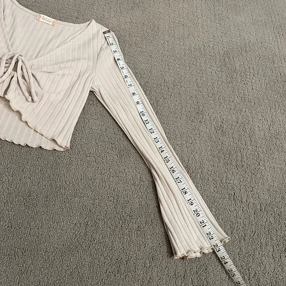 🩷 Alter’d State Ribbed Tie-Front Cropped Top Bell Sleeves Size M - Picture 7 of 8